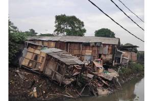 DKI Pastikan Bangunan Warga Miskin di Bantaran Kali Tak Ditertibkan