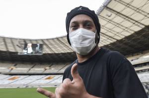 Ronaldinho, Legenda Brasil Terpapar Covid-19