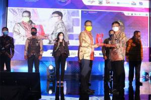 BNI Makassar Raih Penghargaan Peningkatan Inklusi Keuangan Tertinggi