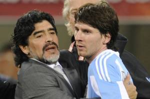 Operasi Otak Akibat Depresi, Messi Harapkan Maradona yang Terbaik