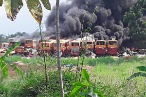 Kuburan Bangkai Bus Transjakarta di Bogor Terbakar Hebat