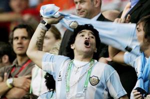 Diego Maradona; Dewa Sepak Bola Pencipta Gol Tangan Tuhan