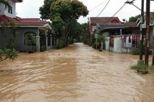 Khawatir Banjir Kiriman dari Bogor, Pemkot Jakarta Timur Buat Kampung Tangguh Bencana
