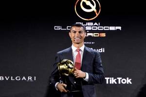 Kalahkan Messi dan Salah, Cristiano Ronaldo Jadi Pemain Terbaik Abad Ini