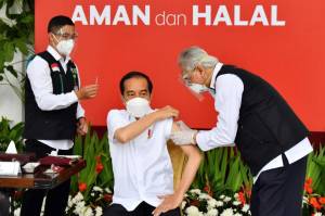 Jokowi: Tahun Ini 181 Juta Rakyat RI Harus Sudah Divaksin