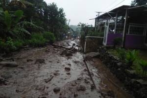 900 Jiwa Terdampak Banjir Bandang dan Longsor di Puncak Bogor