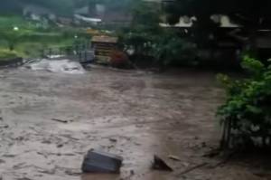 Curah Hujan Ekstrem Picu Banjir Bandang Puncak Bogor, Ini Prediksi BMKG