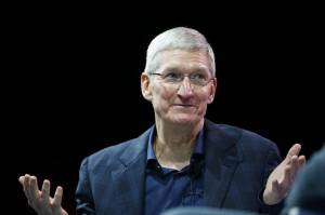 CEO Apple Diketahui Pernah Beri Hadiah Mac Pro Kepada Donald Trump