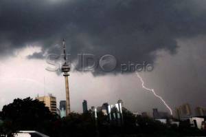 Waspada, Hujan Disertai Angin Kencang Akan Melanda Pesisir Utara Jakarta