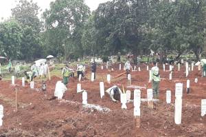 Makam Baru Covid di TPU Bambu Apus: Hari Ke-1 9 Jenazah, Hari Ke-2 37 Jenazah, Hari Ke-3 40 Jenazah