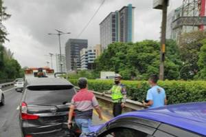 Kecelakaan Beruntun Terjadi di Tol dalam Kota, Lalin Arah Semanggi Padat