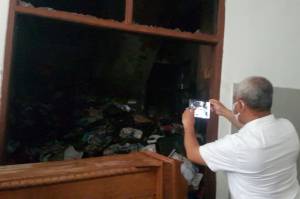 Sambangi Gedung Disdik Bekasi, Rahmat Effendi Telusuri Lokasi Terbakar