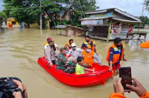 Banjir Kabupaten Bekasi Rendam 12 Kecamatan