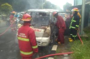 Diduga Korsleting Listrik, Mobil Ambulans Terbakar di Bogor
