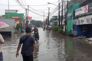 Akses Jalan Penghubung Bekasi-Jakarta Terendam Banjir