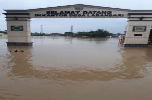 Diterjang Banjir, 1.600 KK di Kabupaten Bekasi Terisolir