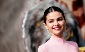 Kesal dengan Paparazzi, Selena Gomez Tunjukkan Emosinya