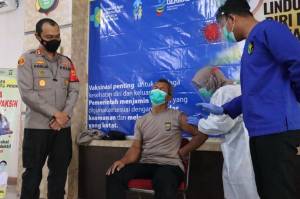 128 Personel Polres Pelabuhan Tanjung Priok Disuntik Vaksin