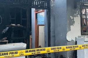 Putus Cinta, Pria di Tangerang Lempar Rumah Mantan Pacar dengan Bom Molotov