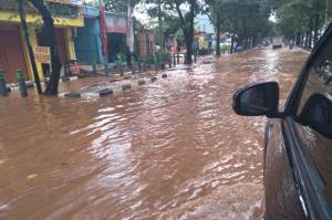 Banjir Rendam Jalan Stadion Pakansari, Ketua DPRD Singgung Proyek Pedestrian Rp28 Miliar