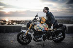 5 Artis Wanita Indonesia yang Hobi Mengendari Moge