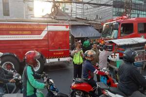 Bikin Macet Jalan, Polisi Ingatkan Warga Tidak Tonton Kebakaran Pasar Kambing