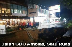 Jalan Boulevard GDC Depok Ambles Sedalam 3 Meter, Warganet Khawatir