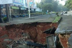 Jalan Ambles, Lalu Lintas Kendaraan di GDC Depok Diberlakukan Contraflow