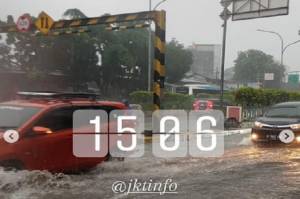 Diguyur Hujan, Sejumlah Ruas Jalan di Jakarta Tergenang