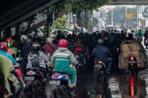 Jakarta Mulai Diguyur Hujan Deras, Begini Imbauan Polisi