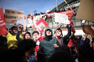 Arsenal vs Everton Diwarnai Demo Ribuan Fans di Luar Stadion, Tuntut Kroenke Pergi