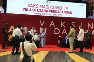 Disaksikan Jokowi, Pemilik Label ELEMWE Wakil Pertama Vaksinasi Covid-19 Pelaku Usaha
