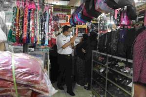 Blusukan ke 3 Pasar di Jakarta, Ini yang Dilakukan Anies Baswedan