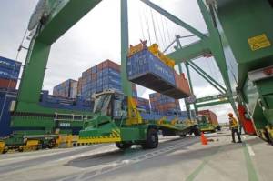 PTPP Geber Pembangunan Maritime Tower & Terminal Peti Kemas Kalibaru
