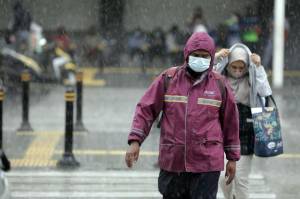 Waspada! Hujan Petir di Jakarta pada Sore Hingga Malam Hari