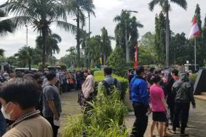 Membeludak, Peserta Vaksinasi Massal Serbu Gedung MUI Kota Tangerang