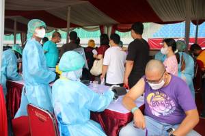 Hendak Ikuti Vaksin Massal di Stadion Patriot Bekasi, 4 Warga Reaktif Covid-19