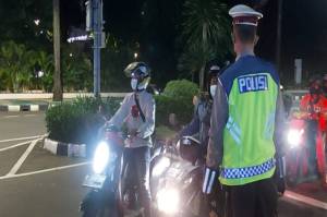 Hari Kedua Penyekatan Jalan di Jakarta, Masih Banyak Warga yang Bingung