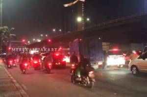PPKM Darurat di Slipi, Netizen: Kondisi Bandara Gimana Min?