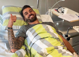 Leonardo Spinazzola Tersenyum Setelah Sukses Jalani Operasi