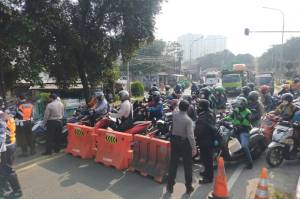 Penyekatan PPKM Darurat, Kendaraan di Jalan Raya Bogor-Jakarta Mengantre Panjang