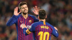 Gerard Pique Dukung Messi Tetap Bela Barcelona Hingga Pensiun