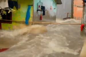 Banjir Terjang Permukiman Warga Sukatani Depok, Mirip Banjir Bandang