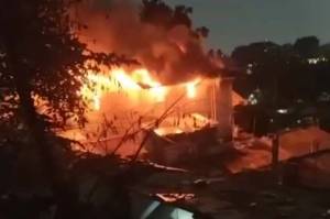 Indekost Dekat Istana Bogor Ludes Terbakar, Guyuran Hujan Bantu Proses Pemadaman