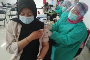 Cegah Penularan Covid-19, Mendikbudristek Dorong Mahasiswa Segera Vaksin