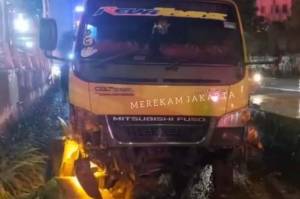 Truk Tangki Air Tabrak Separator Busway di Slipi, Polisi Pastikan Sang Sopir Tidak Mabuk