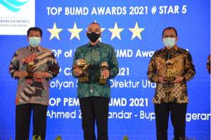 Pemkab Tangerang Borong Penghargaan TOP BUMD Awards 2021