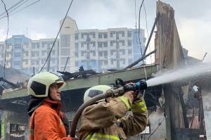 Kabel Kulkas Korsleting, Kebakaran Hanguskan Rumah Dua Lantai di Cengkareng