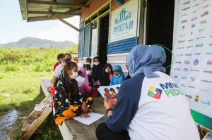 Latih Kreativitas, MNC Peduli Ajak Anak-Anak Kampung Cisadon Bogor Bermain Bersama