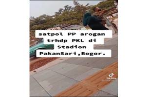 Satpol PP Bogor Cekik dan Dorong Pria saat Penertiban Pedagang di Stadion Pakansari